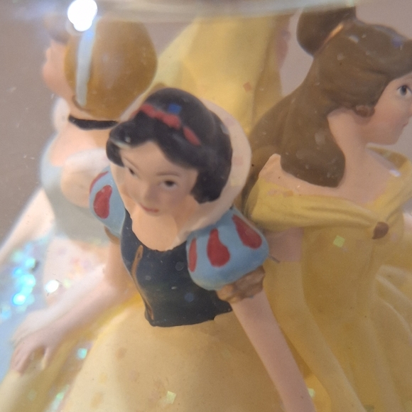 Disney Princesses collectable snow globe and music box - Picture 7 of 13